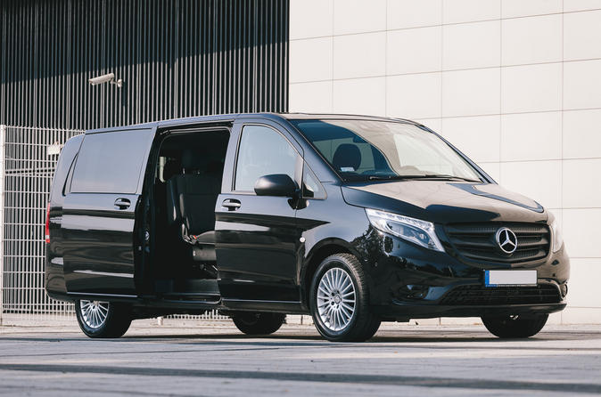 Private Airport Round-Trip Transfer: Prague Ruzyne Airport to Prague Hotel plus Return Trip