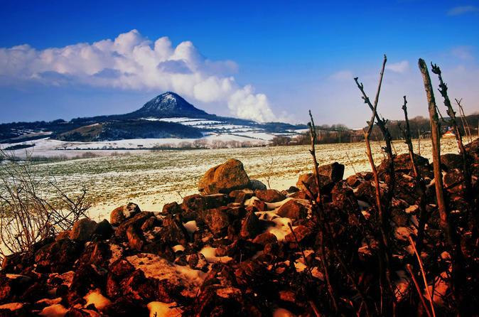 Winter Wonderland Daytrip from Prague in 4x4: volcanoes, countryside, local farm