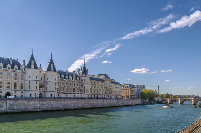 The Hidden Ile de la Cité narrated by a French Cesar Awards Celebrity