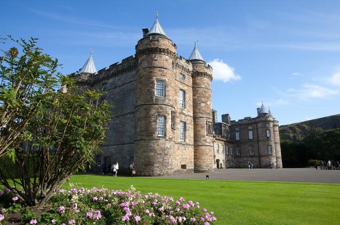 Edinburgh Royal History Walking Tour with Optional Palace of Holyrood House Admission