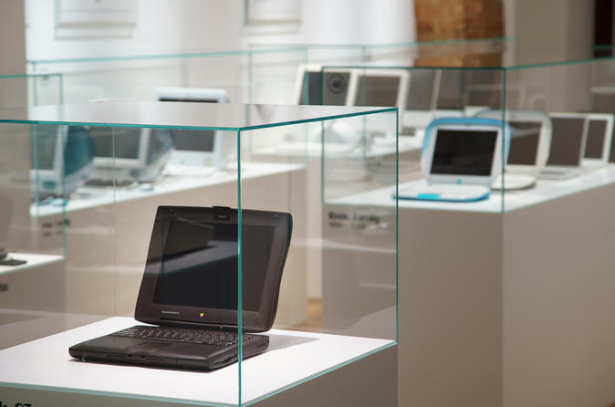 iGroup 15 People at Apple Museum: Discount PASS