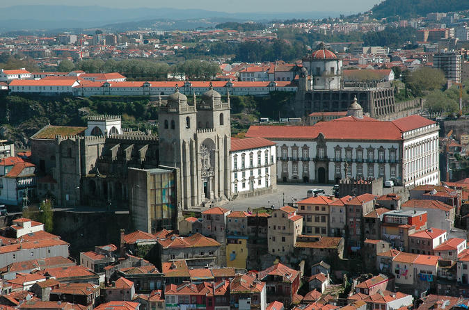 Authentic Oporto Walking Tour with Wine Tasting