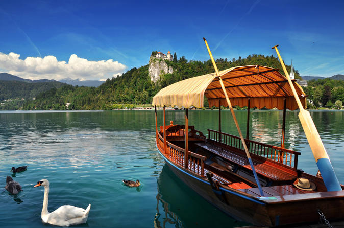 Bled Sightseeing Tour from Ljubljana with Cream Cake Tasting