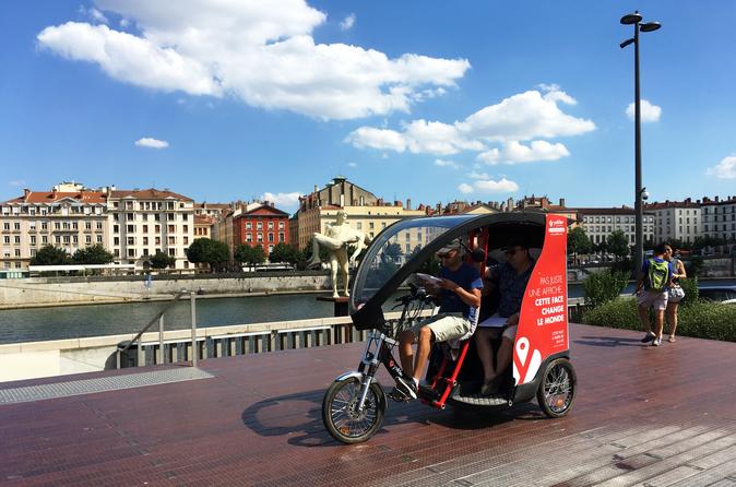 Private Lyon Sightseeing Tour in Electric Vehicle with Treasure Hunt
