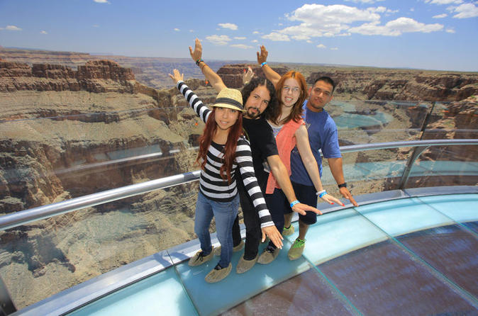 Excursão diurna de Las Vegas para o Grand Canyon West Rim e a represa Hoover com Skywalk opcional