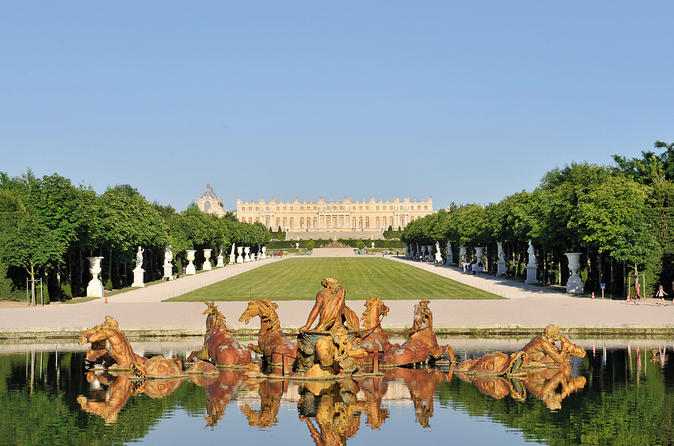 Palace of Versailles with Skip the Line Audio Guided Tour and Access to the Queen's Hamlet