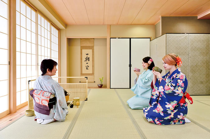 Tea Ceremony in a Kimono in Osaka