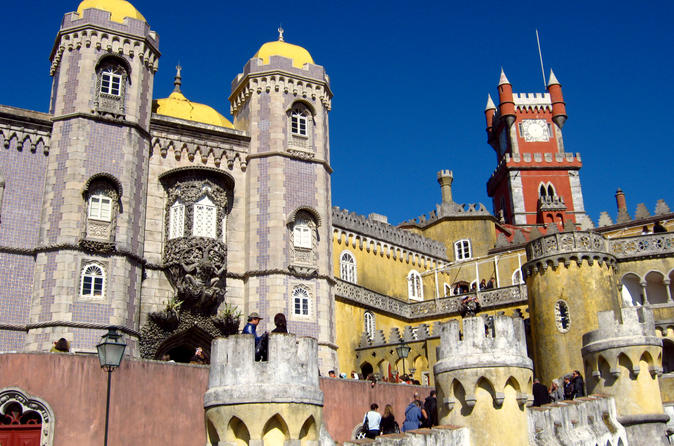 Lisbon Super Saver: Small-Group Gourmet Walking Tour plus Sintra and Cascais Day Trip with Pena Palace