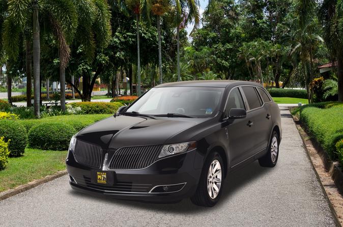 Private Universal City Transfer: Hotel to Airport