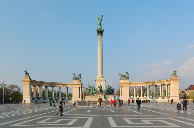 Grand City Tour with Lunch on the Danube in Budapest