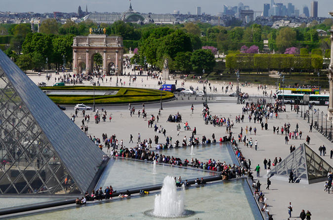 SuperSaver Skip-the-line & Semi-Private Guided Tour: Paris City Center & Louvre