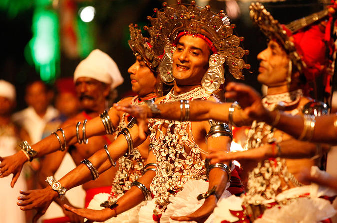 One Day Visit to Randoli Perahera Kandy From Negombo