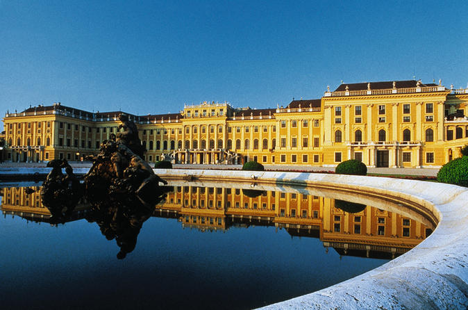 Private Art City Tour of Vienna with Skip-the-Line Schonbrunn Palace Ticket