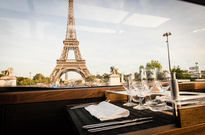 Paris City Tour and Lunch by Luxury Bus