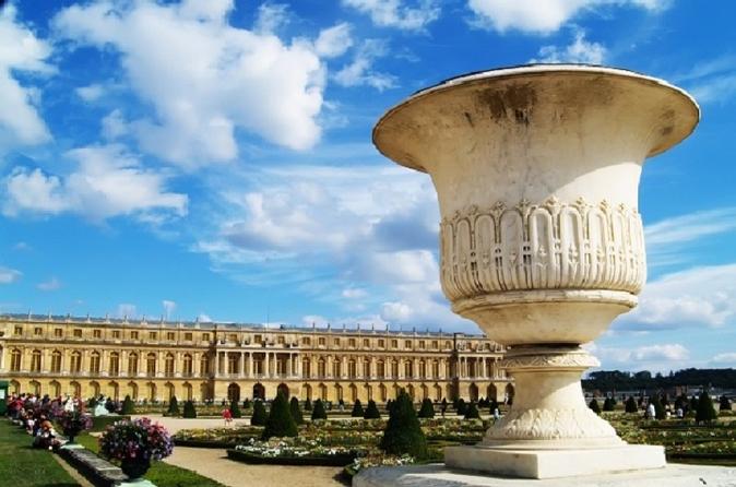 Round-Trip Small-Group Transfer to Versailles from Paris