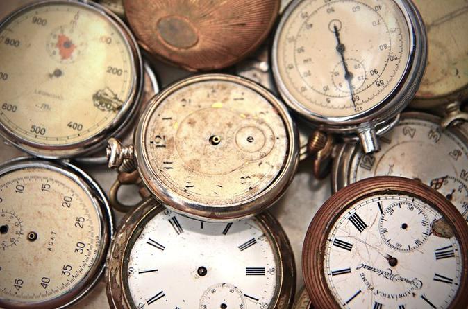 Private Budapest Ecseri Flea Market Tour: Antiques, Curios and Hungarian Culture