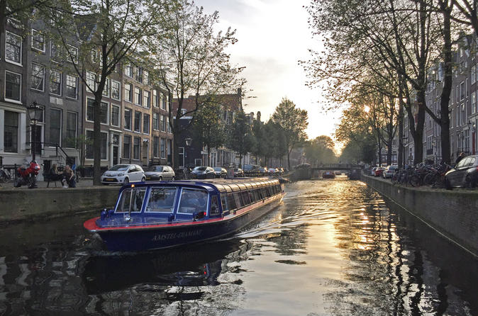 Amsterdam Canal Cruise and Amsterdam Dungeon