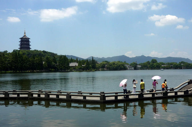 Private Day Tour: Hangzhou, Meijiawu Tea Village, and West Lake Cruise from Shanghai
