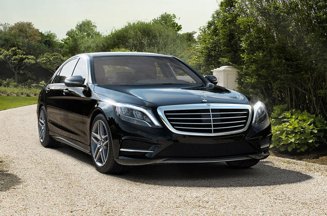 Private Arrival Transfer in Luxury Sedan from Frankfurt International Airport