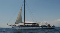 Navegación por la costa de Atenas en el mejor velero clásico