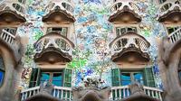 Small Group Modernism and Gaudi Walking Tour in Barcelona