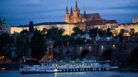 Crucero por el río Vltava de Praga con la mejor cena y música