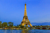 Cena en la Torre Eiffel y crucero por el Sena
Dese el capricho de una noche inolvidable en París con una cena en la Torre Eiffel o en el restaurante Les Ombres, frente a la emblemática Torre, seguido de un crucero por el Sena. Después, suba a bordo de un barco acristalado para un relajante crucero por el Sena pasando por las principales atracciones de París, como la catedral de Notre Dame y el Louvre. Este tour es uno de los más populares de París y las plazas suelen agotarse con semanas de antelación, así que le aconsejamos que reserve con tiempo para evitar decepciones.Después de reunirse en Pyramides por la tarde, le llevarán a la Torre Eiffel para empezar su noche mágica en París. Podrá disfrutar de todos los impresionantes monumentos y el distrito de la ciudad antes de asistir a la selección de las opciones para la cena: *Cena en la Torre Eiffel y crucero: Disfrute de una deliciosa cena de 3 platos en el restaurante 58 Tour Eiffel situado en la primera planta de la Torre Eiffel y especialmente diseñado como un dirigible. Este elegante restaurante está a 95 metros (311 pies) por encima del nivel del mar y 58 metros (190 pies) por encima del suelo, y cuenta con vistas panorámicas del Sena hasta el Trocadero que pueden apreciarse a través de las grandes ventanas. Después de cenar, recorrerá el Sena en un crucero de una hora de duración y verá los monumentos de París iluminados por la noche. *Cena en Les Ombres y crucero: Disfrute de un delicioso recorrido gastronómico de 3 platos con una copa de champán de bienvenida en el piso superior del restaurante Museo del Muelle Branly, con vistas a la emblemática Torre Eiffel. Este lugar es un oasis de tranquilidad y elegancia. Después de cenar, recorrerá el Sena en un crucero de una hora de duración y verá los monumentos de París iluminados por la noche.
Oferta especial - Haga su reserva antes del 28 de febrero de 2018 y ahorre un 10% sobre nuestro precio ofrecido previamente. - Reservar ahora! Cena en la Torre Eiffel y crucero por el Sena