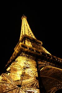 Admire the beauty of the Iron Lady at night!