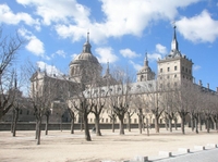 El Monasterio de El Escorial y el Valle de los Caídos desde Madrid