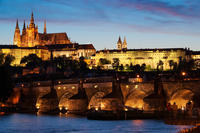 Visita nocturna a Praga y el mejor crucero con cena en el río Vltava