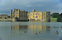 Leeds Castle Private Viewing, Canterbury and Greenwich Day Trip from London