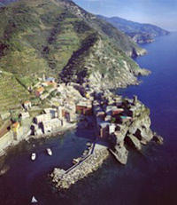 Explore the gorgeous Cinque Terre on a day trip from Florence!