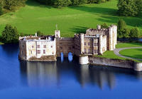 Leeds Castle, Cliffs of Dover and Canterbury Day Trip from London with Guided Cathedral Tour