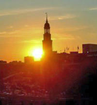 Illuminated Hamburg City Tour and Evening Cruise