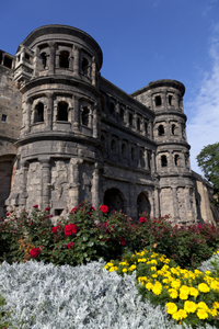 Discover the Roman Town Gate Porta Nigra
