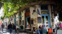 Visita Atenas con guiada privada a pie por la ciudad y gastronomía local 