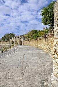 Excursión de un día a la Cueva de las Maravillas y a Altos de Chavón desde Santo Domingo