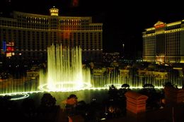 Photo of Las Vegas Night Tour. Fountain show outside the Bellagio hotel on the Vegas Las Vegas Night Tour. Fountain show outside the Bellagio hotel on the Vegas Strip, Jeff - May 2008
