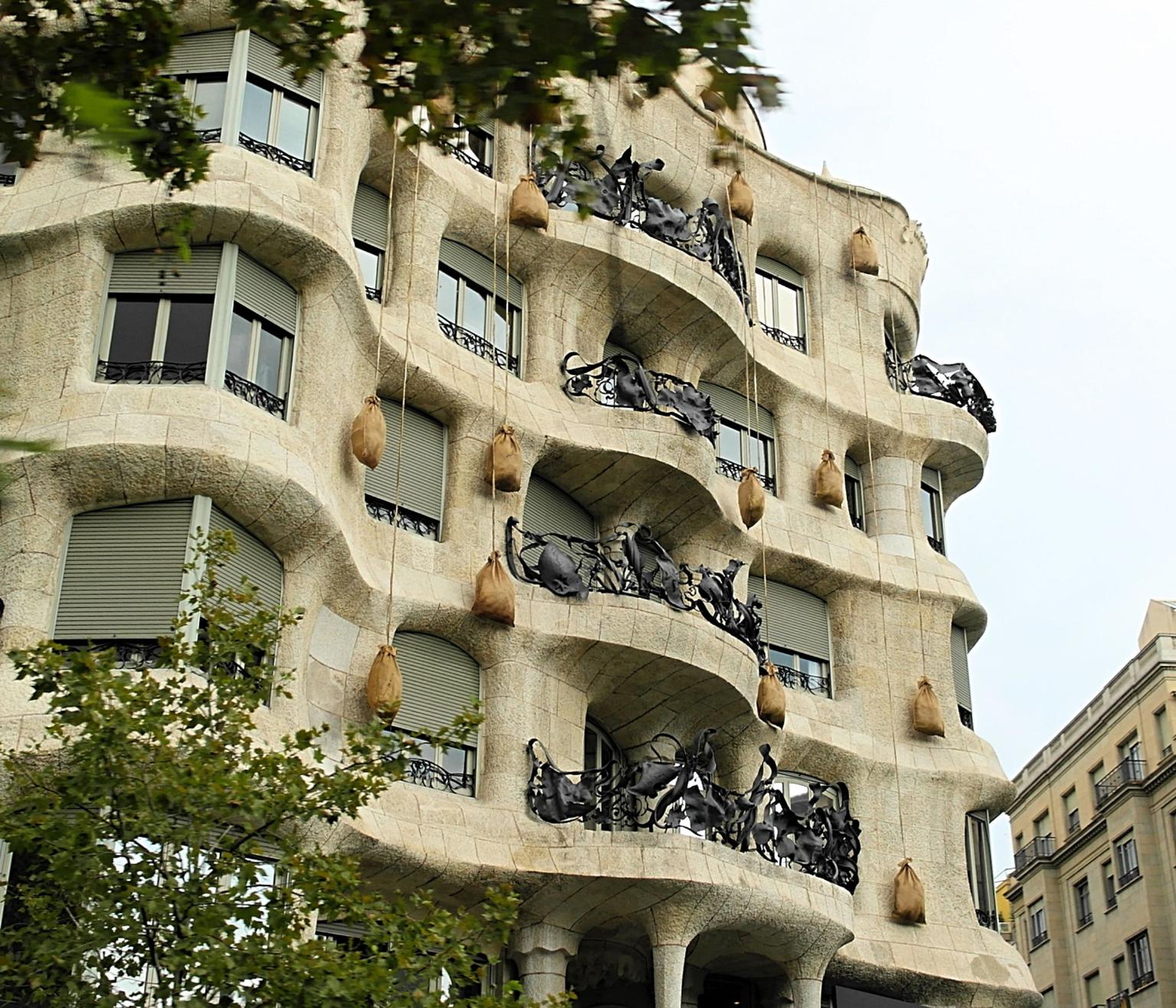 La Pedrera - Milà House (Casa Milà) в Барселоне - фото и описание,  расположение, отзывы | Planet of Hotels