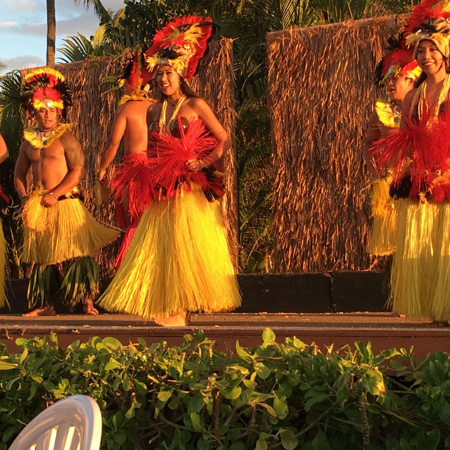 polynesian dancers
