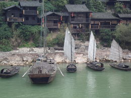 Photo of Xiling Gorge Sailing through the Xiling Gorge, we passed by a Tujia ethnic minority village located on the bank of the Yangtze, which is opened to visitors. , EDMUND C - November 2012
