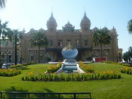 Photo of casino amish kapoor.jpg Casino with Anish Kapoor's Sky Mirror in front of it..beautiful!, AlexB - June 2012
