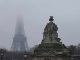 Photo of Eiffel Tower A view of the Eiffel Tower shrouded in fog from the Place de la Concorde. One of the muses is in the foreground. , Sharon K - January 2011