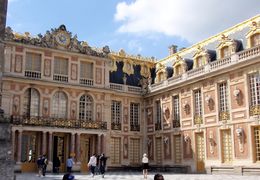 Photo of Versailles Courtyard A former hunting lodge was transformed into a magnificent palace complex. , Savvy Sightseer - August 2016