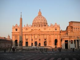 Photo of St. Peter's at Daybreak We took the extra-early tour to really avoid lines and this is what St. Peter's looked like when we arrived about 7:45 a.m. -- bathed in a beautiful light. A nice nun indicated which way to walk to ... , Katherine A - October 2008