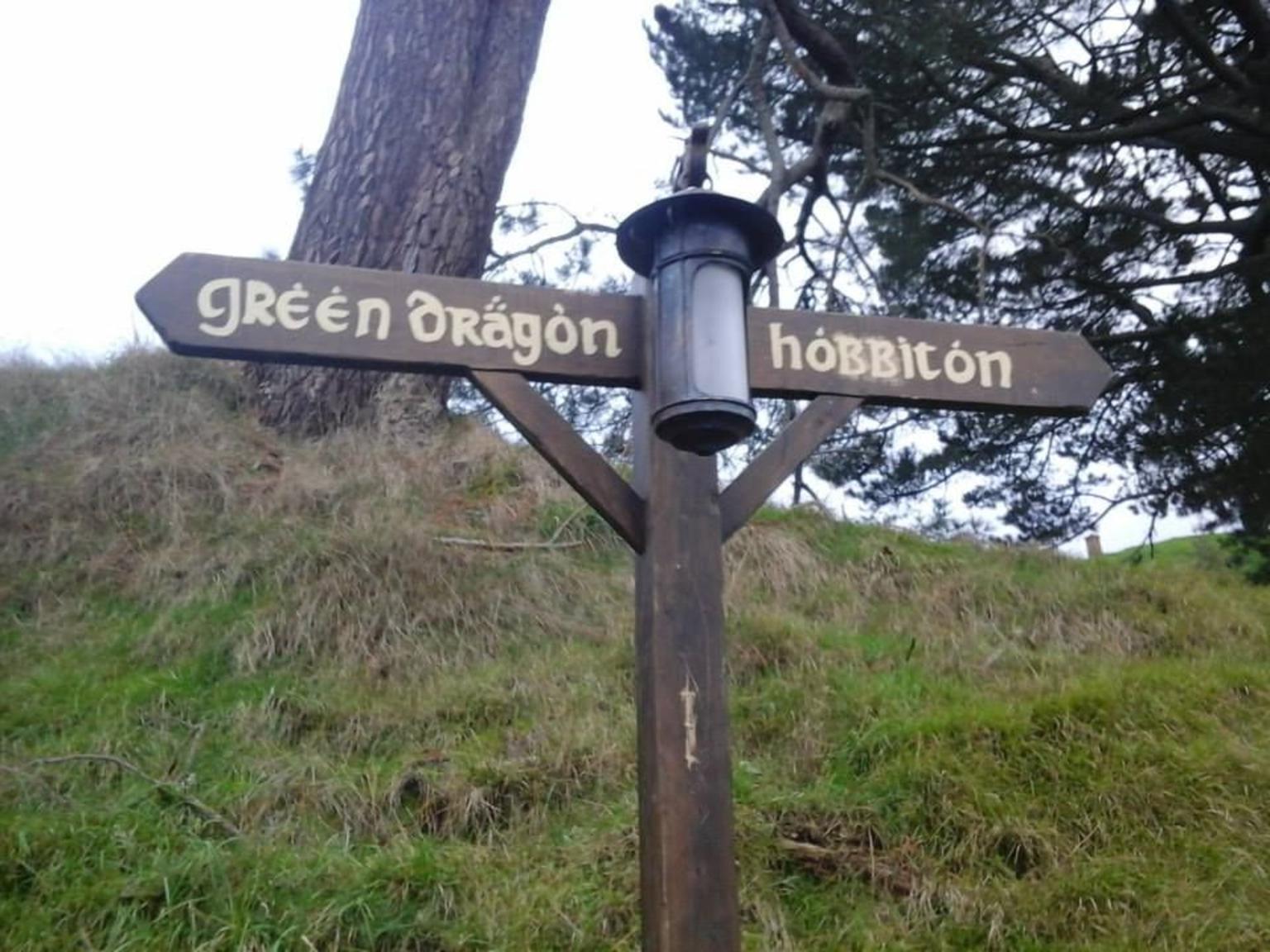 Hobbiton sign 3910GS39OH_GS39H.jpg