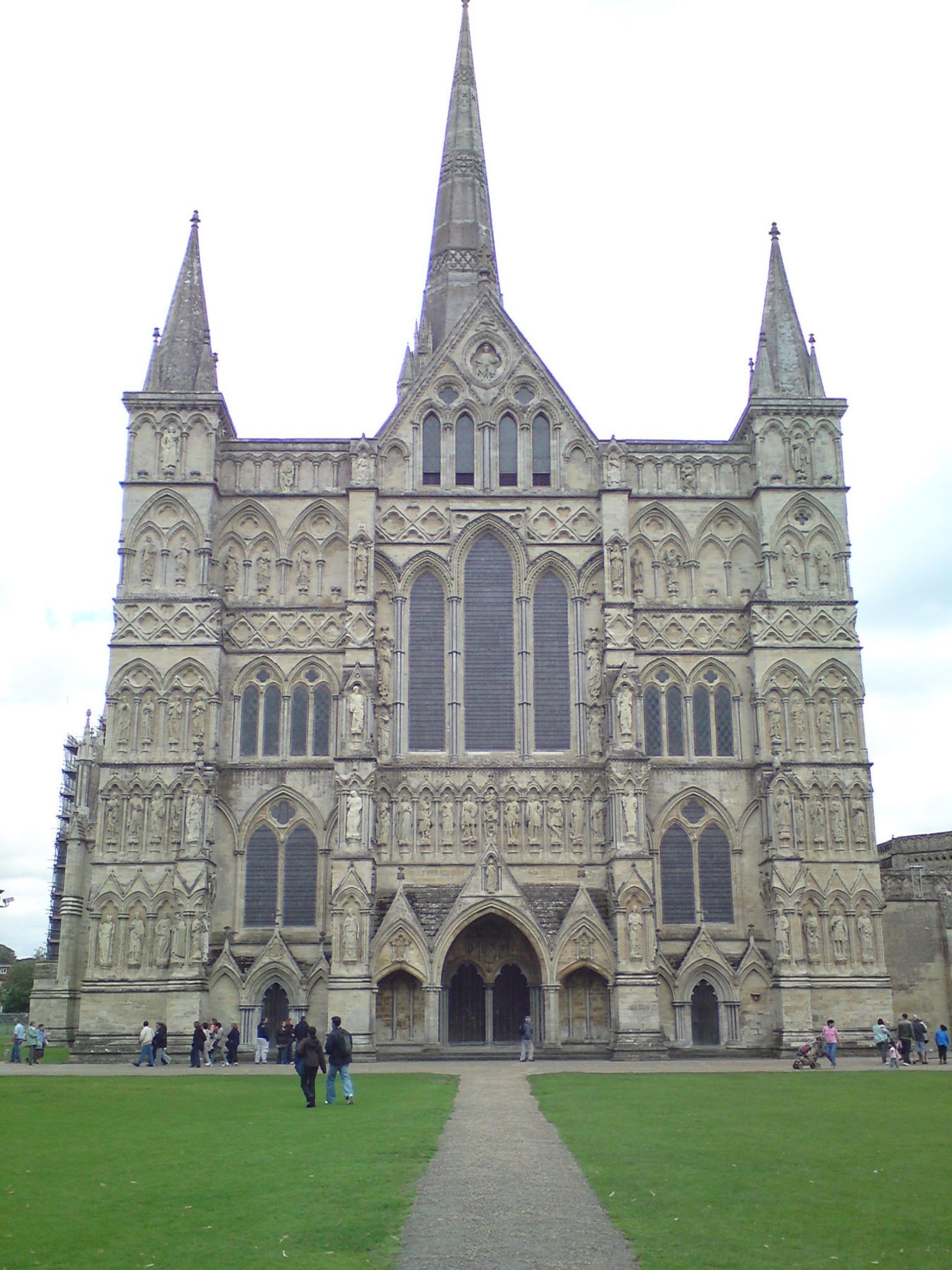 salisbury cathedral front view