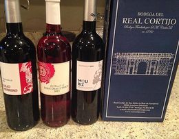 Photo of Madrid Wines Brought these back home to the USA. Cant wait to be transported back to España , scurquiza - June 2016