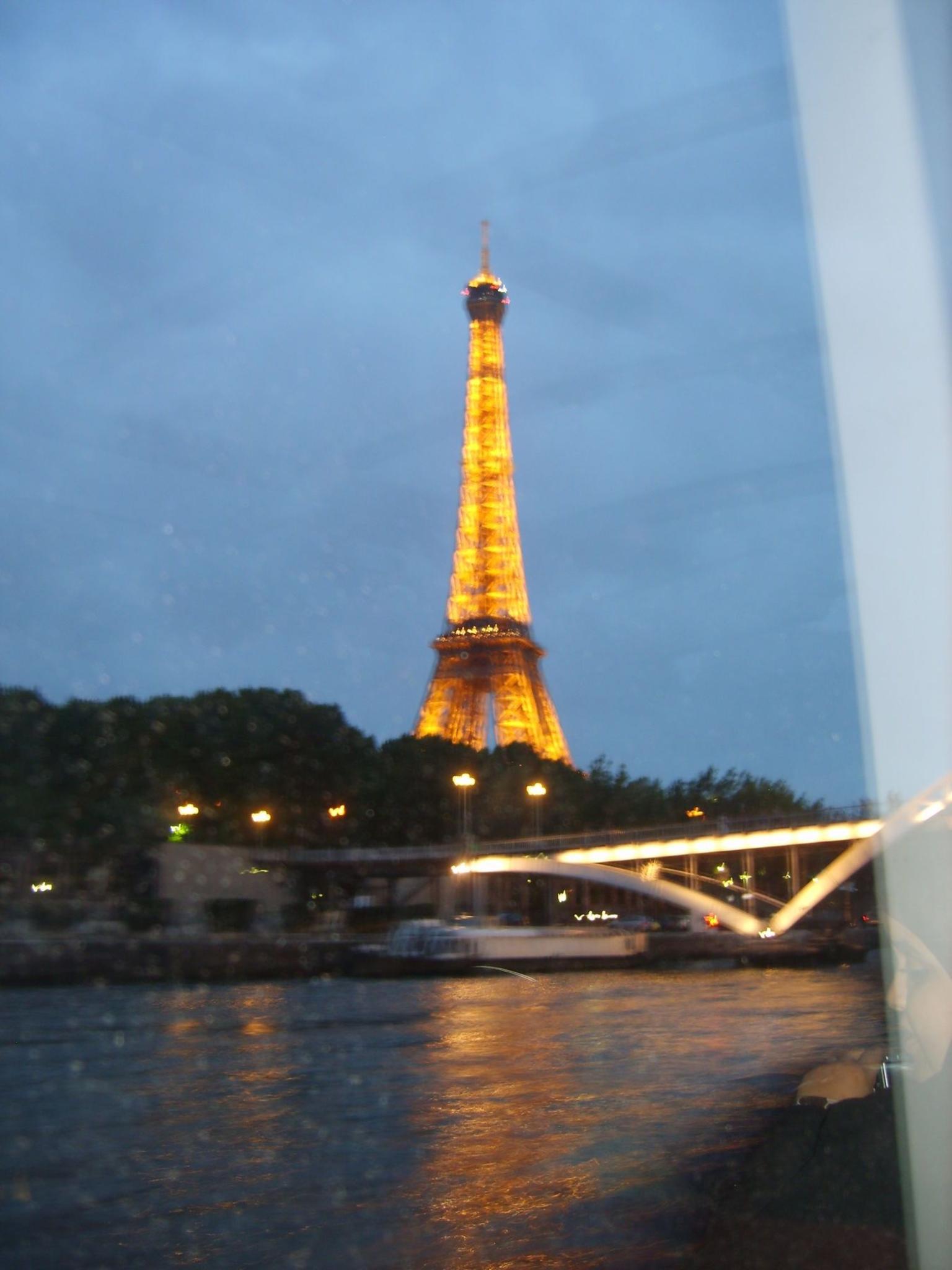 Cruising along the Seine!