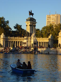 Photo of Row boats on the lake at Parque del Buen Retiro Row boats on the lake at Parque del Buen Retiro, Cat - January 2012